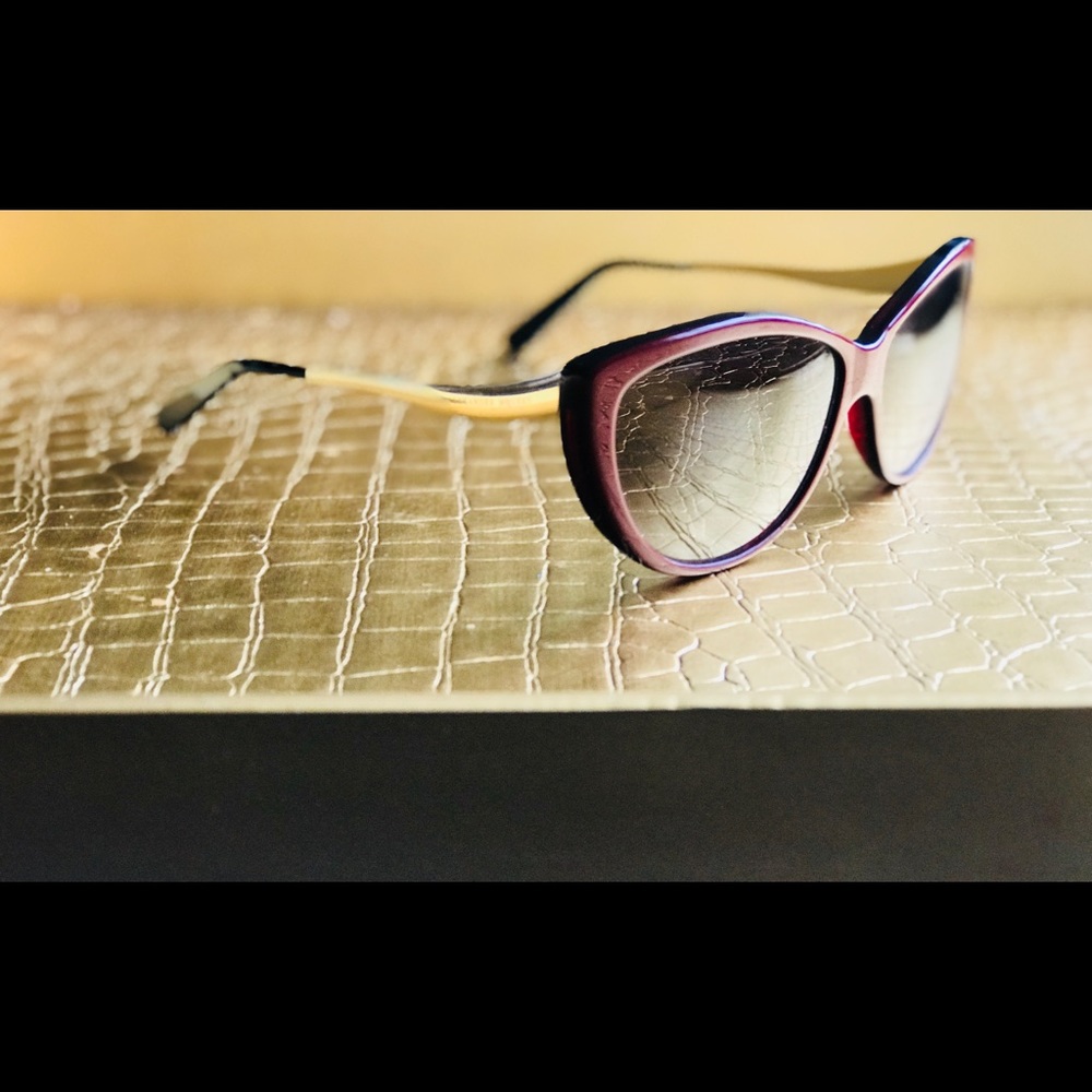 ALEXANDER MCQUEEN Red Acetate Frame Cat-Eye Sunglasses - 4147